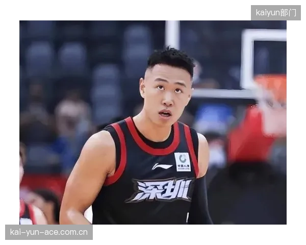 深圳队核心贺希宁荣膺常规赛MVP，其攻防一体表现获官方认可。